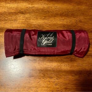 Protect your jewelry from scratches and tangles during storage or travel.